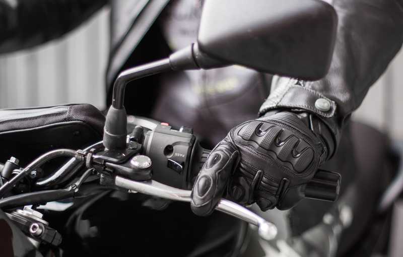 Motoristične rokavice za varnost na motorju
