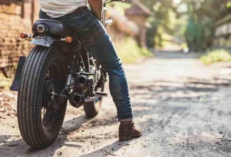 Motoristični jeans zagotavlja zaščito